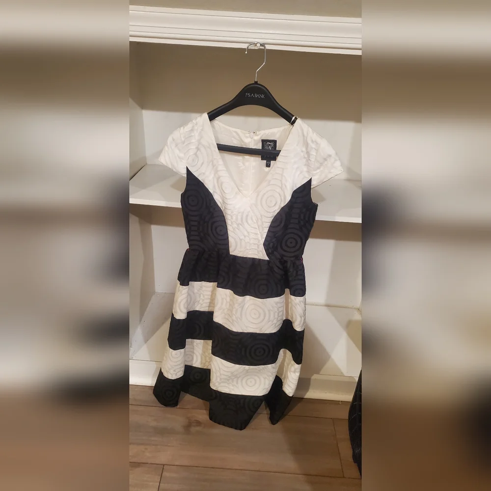 JAX Dress - Picture 3 of 3